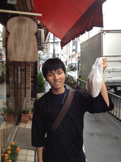 ↑高田くんが、パンの耳をいただいて来ました。<br>
ありがたいです！（チーム三本の矢）<br><br> | 授業　時間割 | 東京校ブログ | 大学生・既卒生の就活・起業支援や人間力を鍛える志塾、ＪＶＵ・日本ベンチャー大學